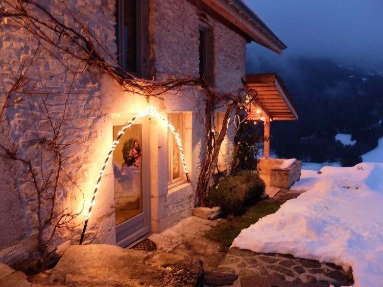 entrée de la ferme des Glénats en hiver