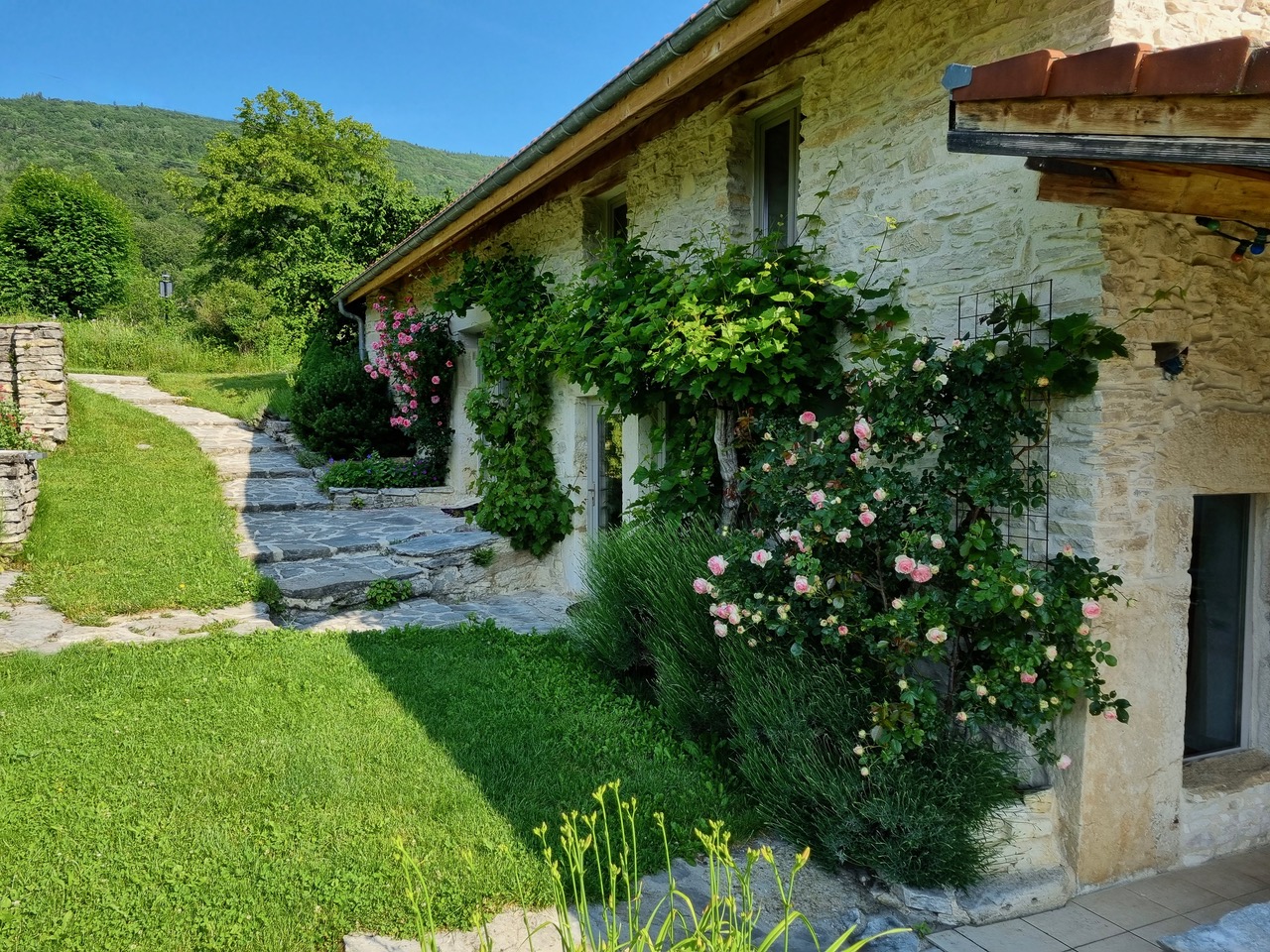 façade Gite vercors la ferme des glénats