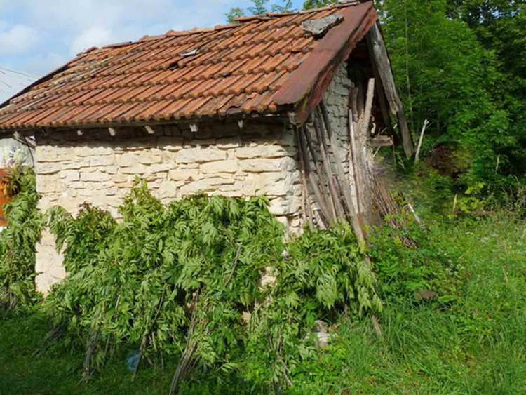 batisses au hammeau des Glénats
