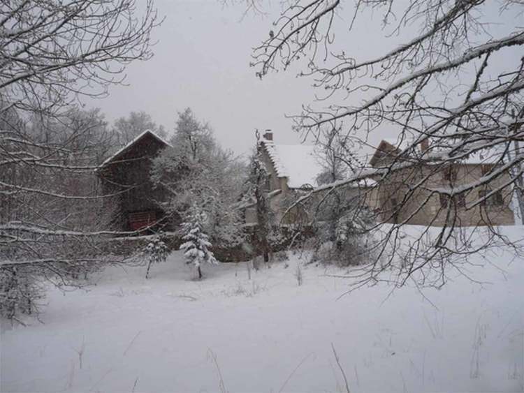 vieilles fermes en hiver à Rencurel