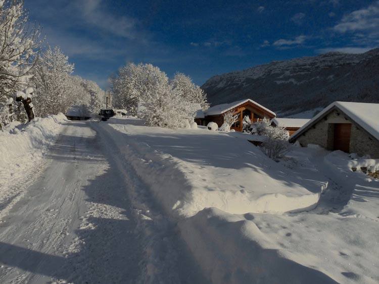 Les falaises de Rencurel en hiver