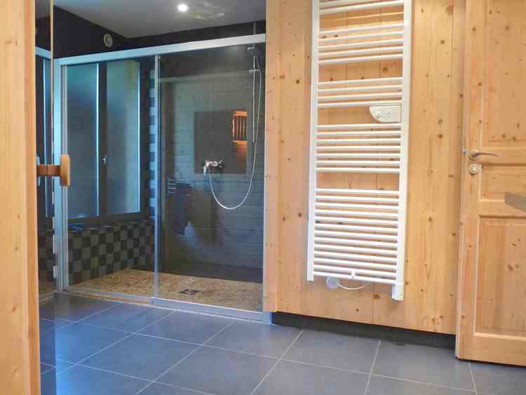 douche à l'italienne à al ferme des glénats